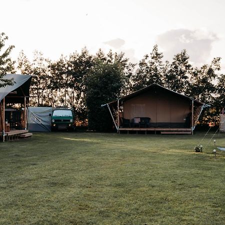 Finse Woning Op Camping De Tulpenweide Breezand Екстер'єр фото