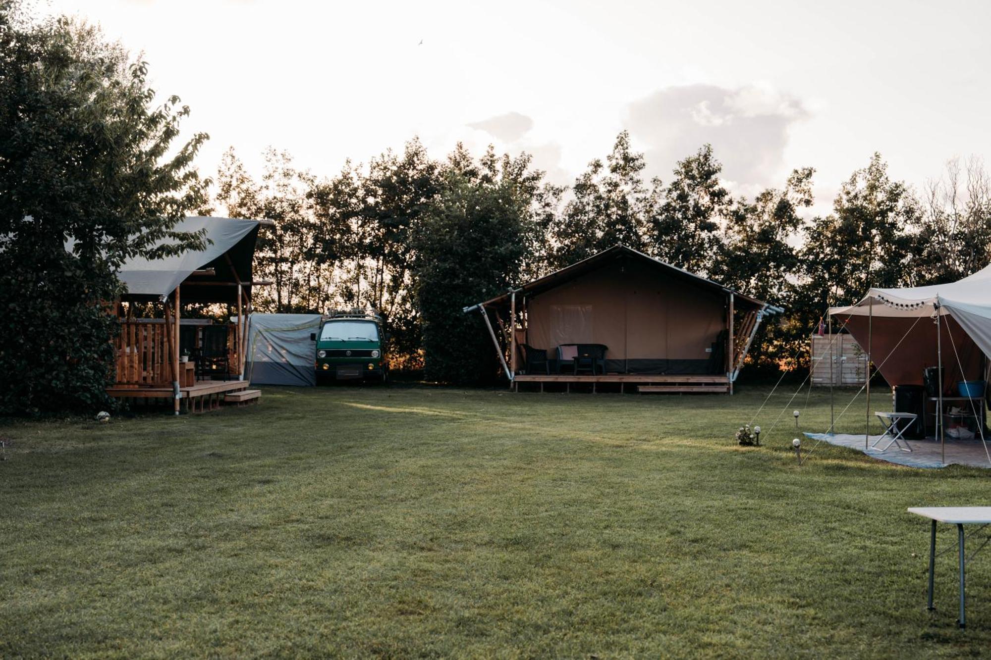 Finse Woning Op Camping De Tulpenweide Breezand Екстер'єр фото